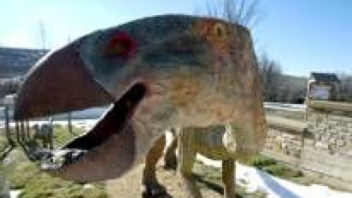 Réplica de un dinosaurio en Villar del Río (Soria)