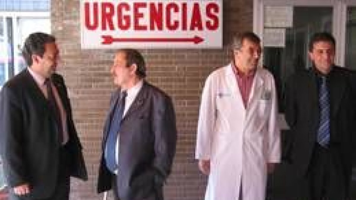 Manuel Álvarez y Fidentino Reyero visitaron las dependencias del centro de salud de Cistierna
