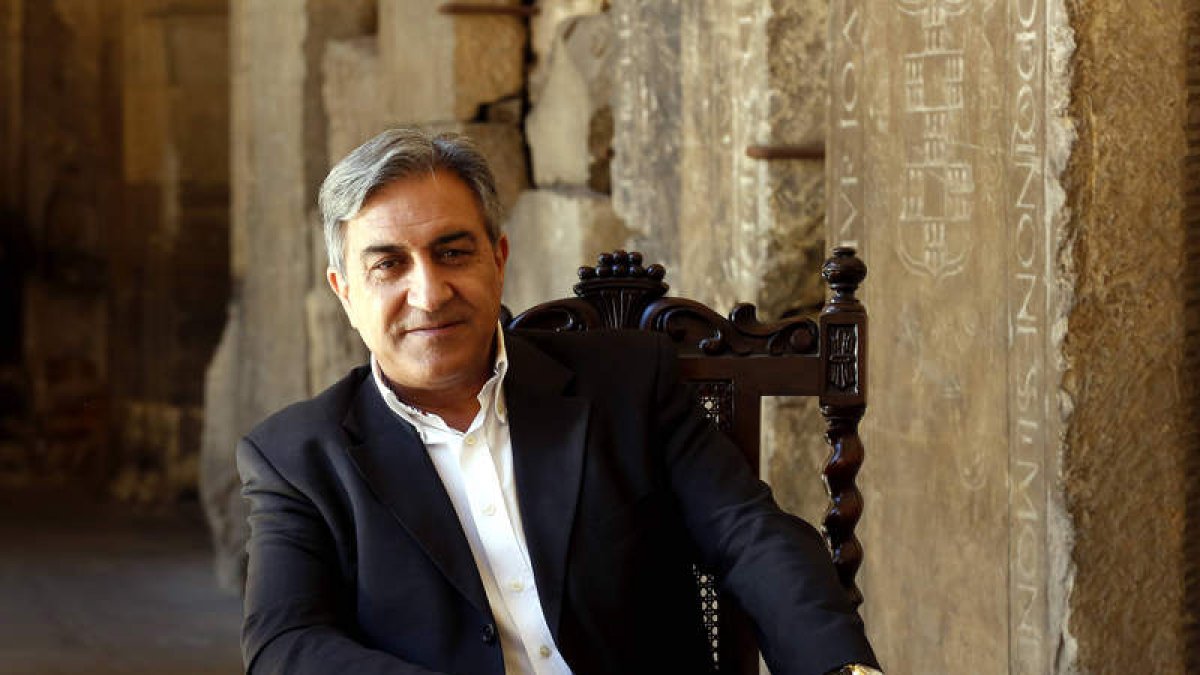 El historiador José Luis Corral participa en el documental ‘Onyx. Los reyes del Grial’. MARCIANO PÉREZ
