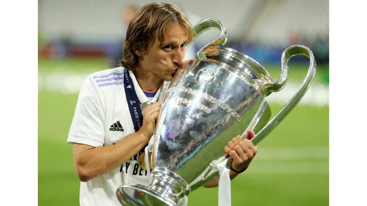 Modric confirma que seguirá jugando en el Real Madrid mientras el físico le respete. FRIEDEMANN VOGEL