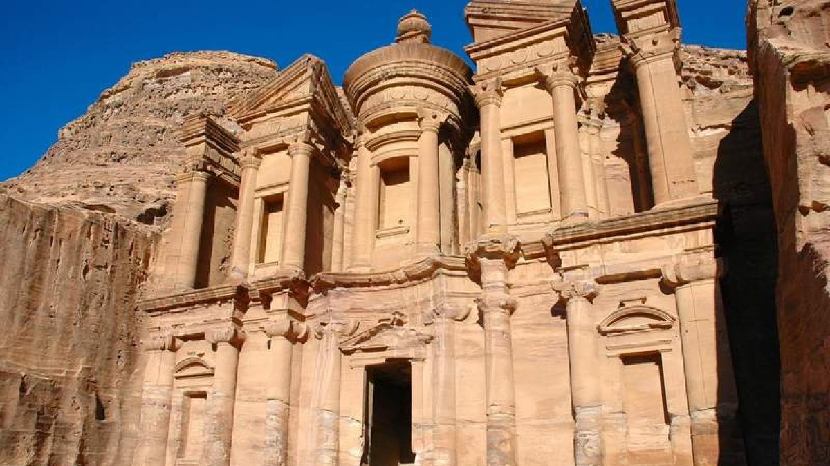 Imagen de Petra, en Jordania, una de las puertas más asombrosas de la humanidad