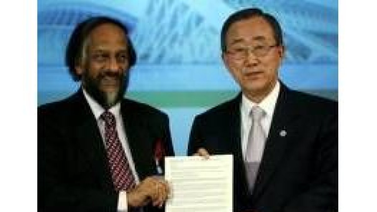 Ban Ki-moon junto al presidente del grupo de expertos de Cambio Climático, Rajendra Pachauri