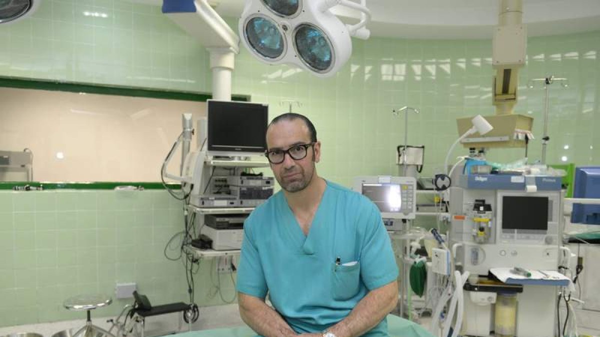 El doctor Antonio Rodríguez es traumatólogo y ahora trabaja con los últimos métodos contra el dolor y medicina regenerativa.
