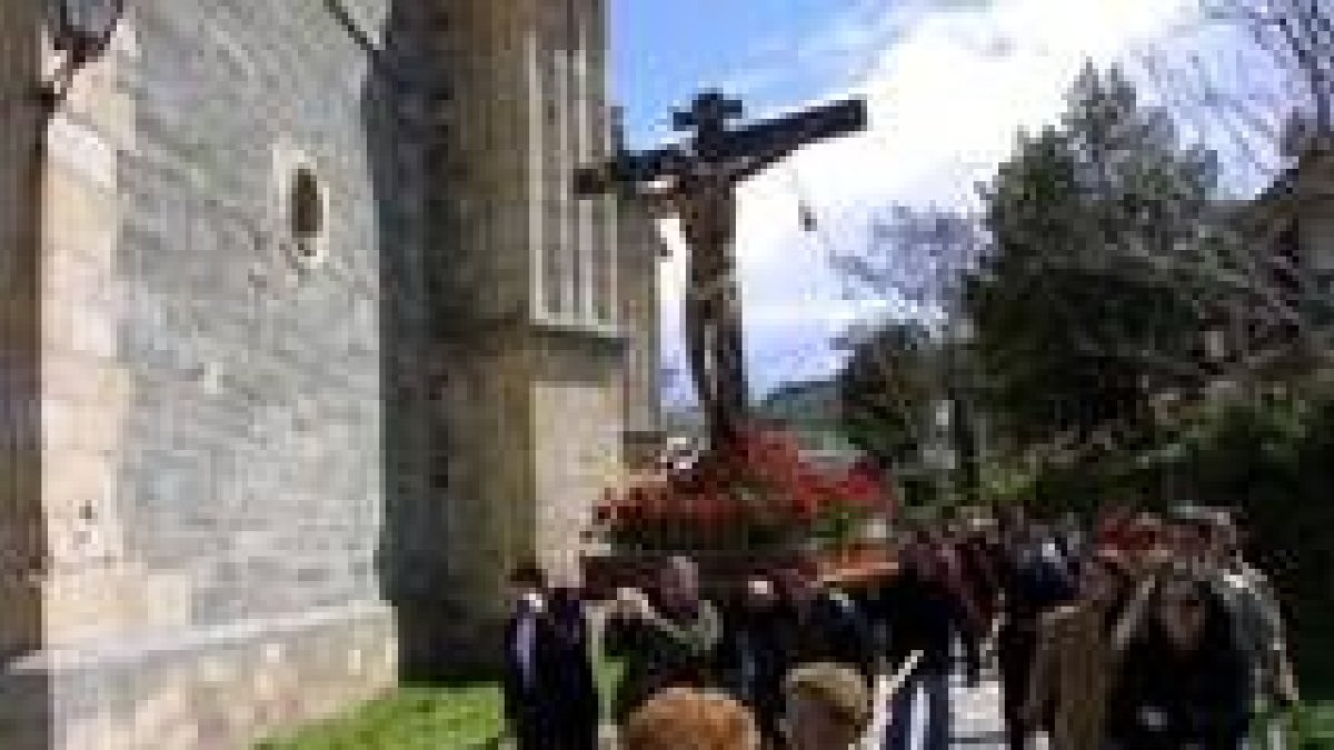 El Cristo de la Esperanza salió en procesión desde la Iglesia de San Nicolás