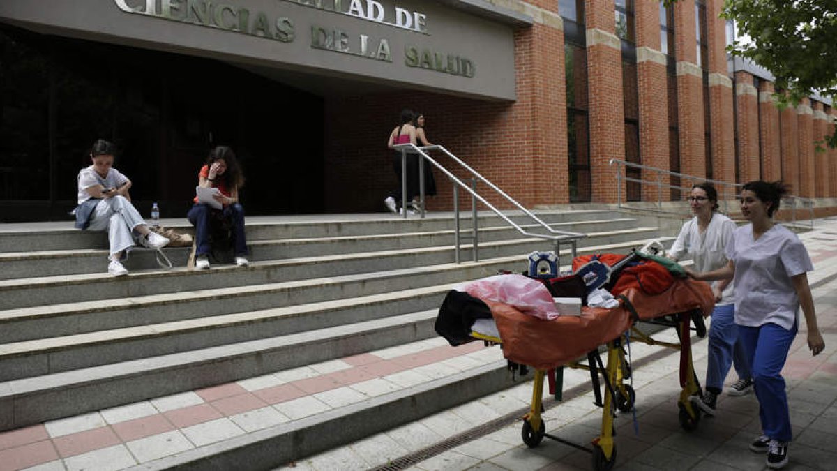 Medicina se sumaría en León a los títulos que ya oferta la Facultad de Ciencias de la Salud. FERNANDO OTERO