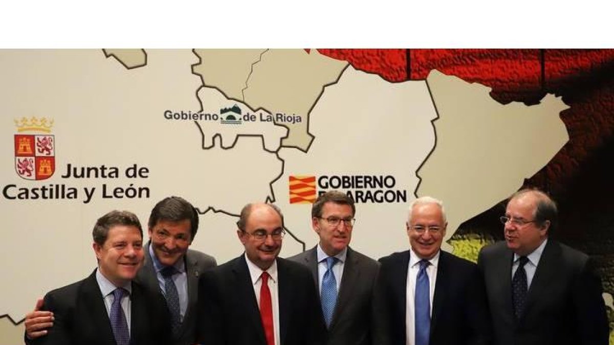 Herrera y otros presidentes autonómicos en la cumbre sobre despoblación