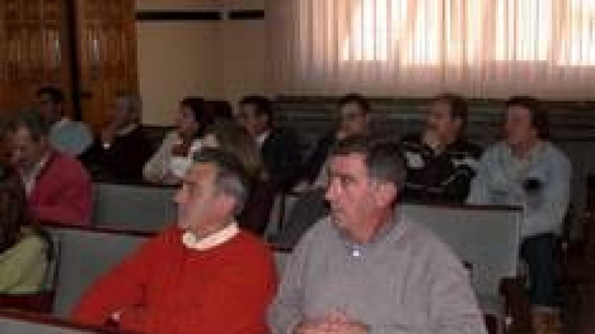 Ciudadanos y autoridades de los 25 ayuntamientos de Mansurle acudieron a la presentación del estudio