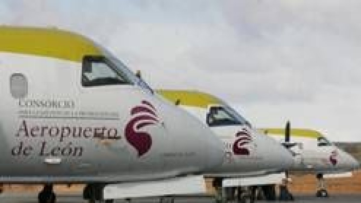Los aviones de Lagun Air promocionan el aeropuerto de León a través de un contrato con el consorcio