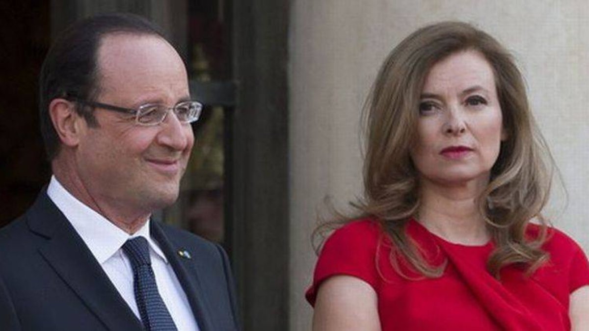 François Hollande y Valérie Trierweiler, en el Elíseo, en mayo.