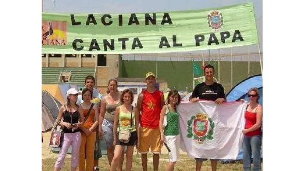 El grupo de Laciana que se desplazó a Valencia para cantar al Papa