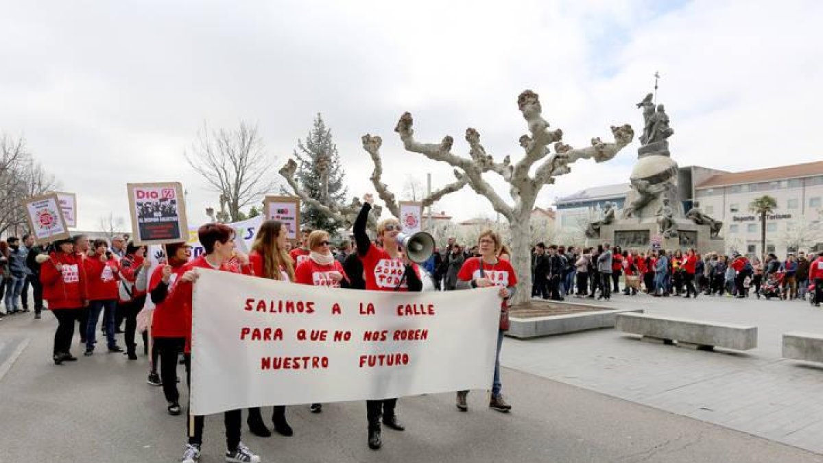 Manifestación contra el despido colectivo en Supermercados Dia