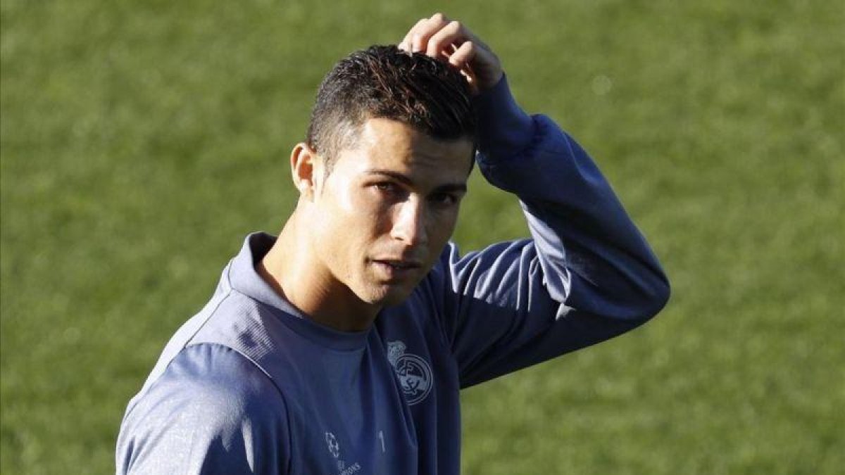 Ronaldo, durante el entrenamiento del Madrid del martes en Valdebebas.