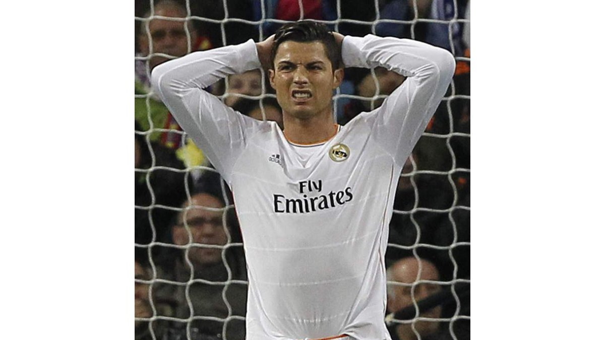 Ronaldo lamenta una ocasión fallada ante el Dortmund.