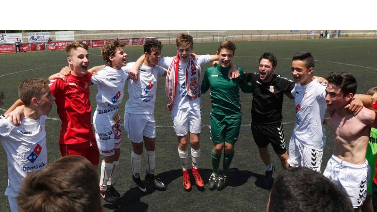 Los jugadores culturalistas celebran el título de Liga. FERNANDO ALONSO