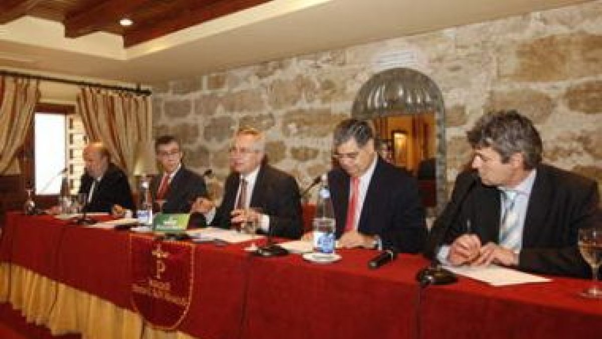 Roberto Escudero, Javier Cepedano, Tomás Álvarez, Domingo Fuertes y Jesús Suárez, en el Foro Quevedo