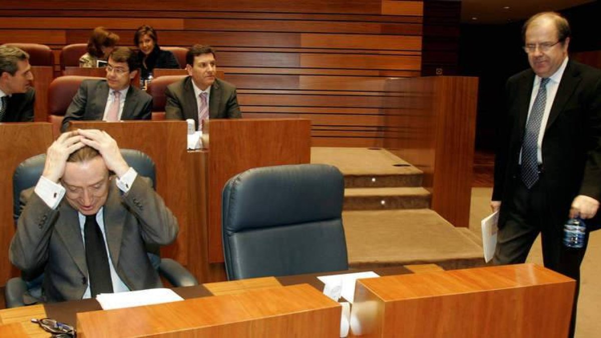 Herrera, durante su intervención en el pleno de las Cortes.