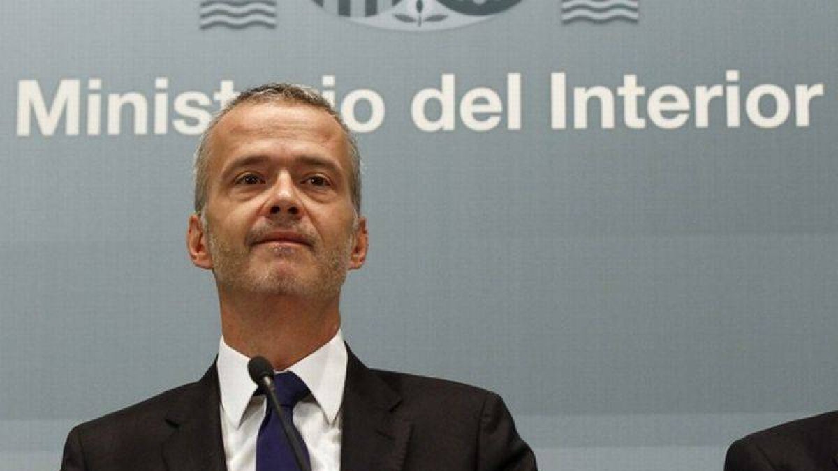 El ministro del Interior, Antonio Camacho, durante una rueda de prensa tras el anuncio de ETA, el pasado jueves, en Madrid.