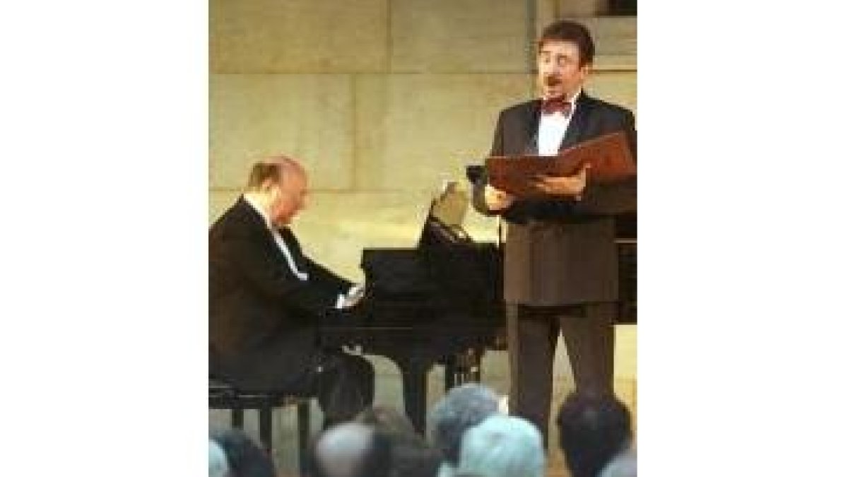 El tenor Ignacio Encinas en un recital en León