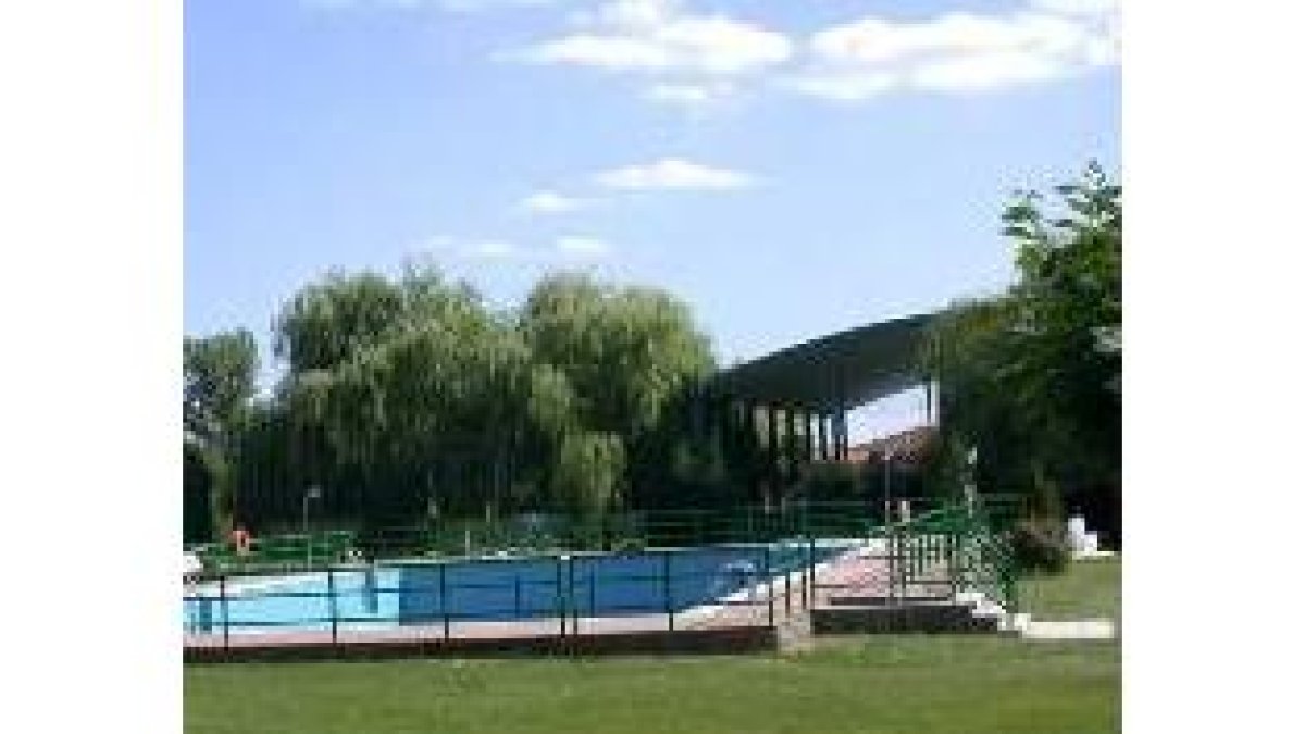 La piscina municipal acogerá varias de las actividades para niños