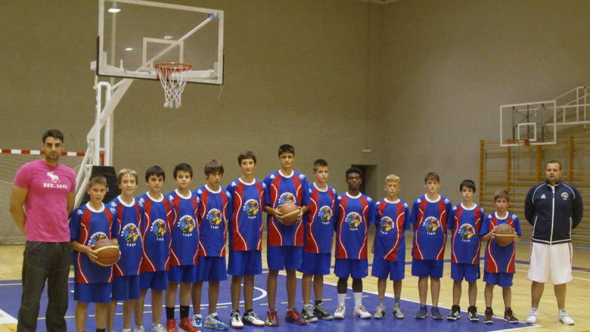 Formación del equipo de Agustinos Eras que milita en la categoría infantil masculina autonómica.
