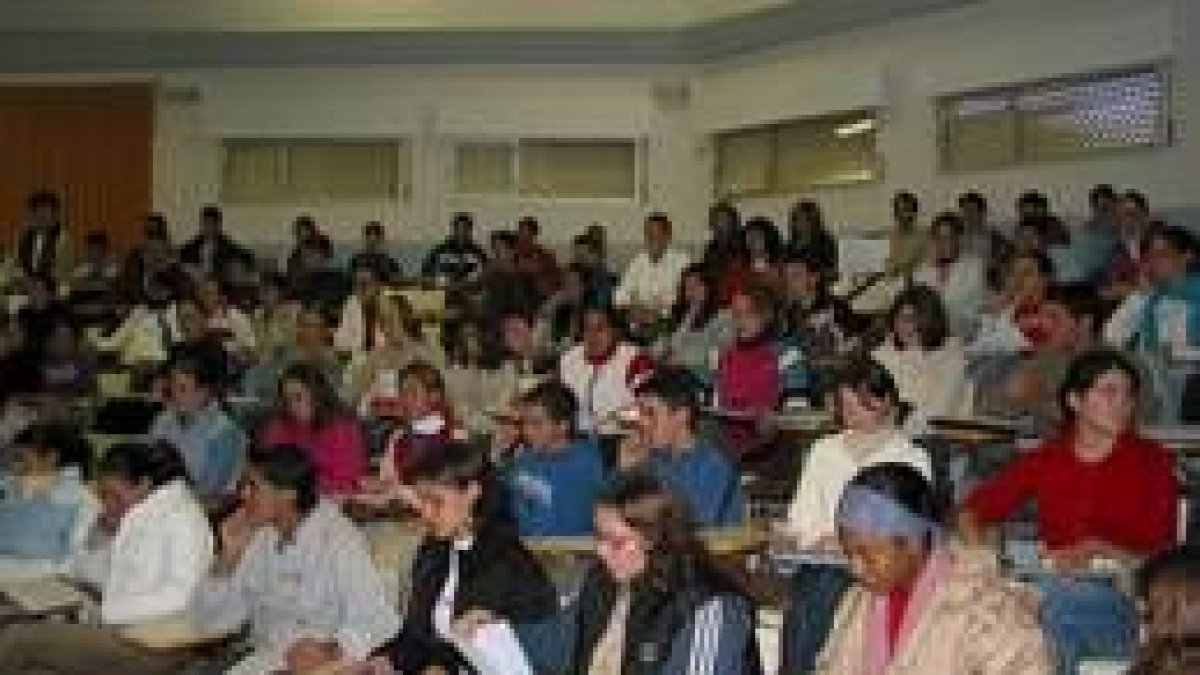 Los alumnos de instituto Vadinia asistieron masivamente a la charla sobre técnicas de estudio