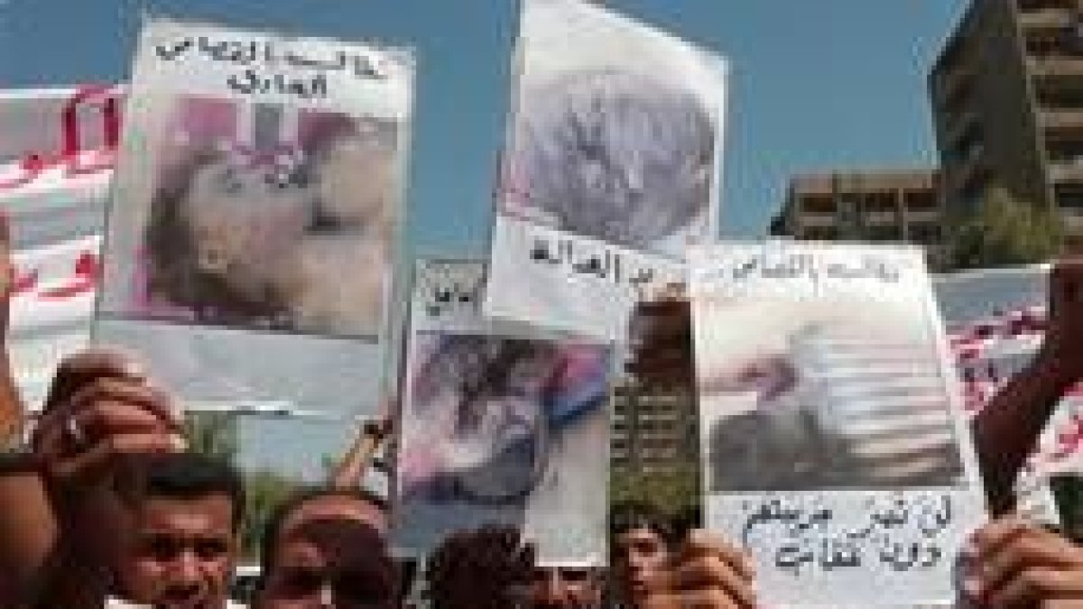 Manifestación de chiíes en protesta por la ejecución de cinco personas sin juicio previo