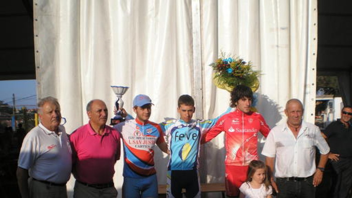Roberto Méndez fue el gran triunfador de la prueba ciclista disputada en tierras cántabras.