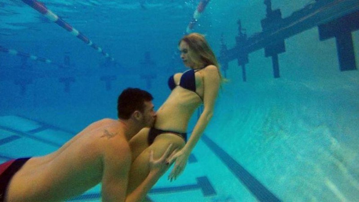 El nadador Ryan Lochte y su mujer.