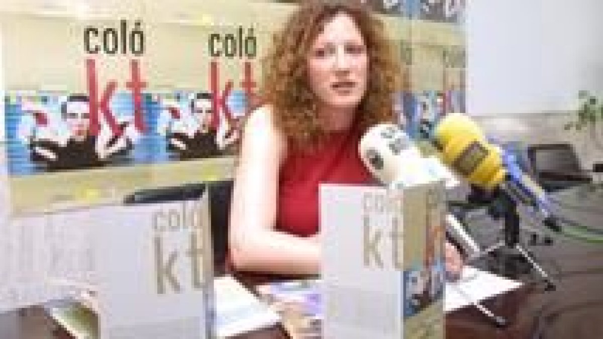La secretaria general comarcal de UGT, Lidia Pérez, en la rueda de prensa de ayer