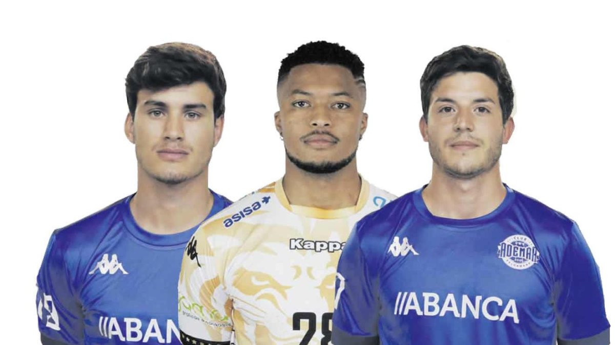 Gonzalo Pérez, Leandro Semedo y Jaime Fernández son los tres jugadores con mayor veteranía dentro de la plantilla del Abanca Ademar. MARCIANO PÉREZ