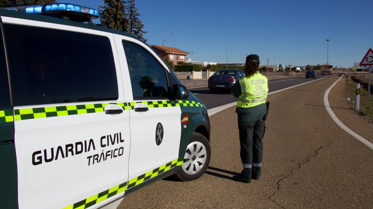 Efectivos de la Agrupación de Tráfico de la Guardia Civil de León han detenido a un varón con domicilio en Villadangos del Páramo como presunto autor de un delito de homicidio en grado de tentativa. GC