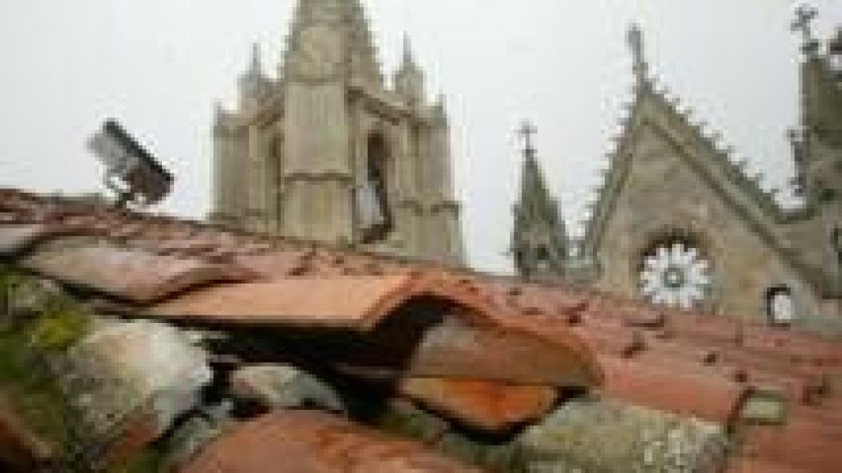 Estado que presentaba hace dos años el tejado de la Catedral, que no ha sufrido ningún arreglo