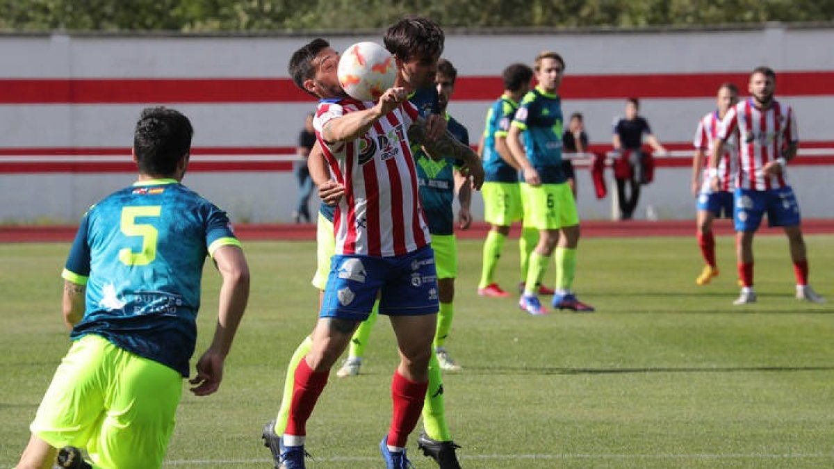 El Atlético Bembibre se apuntó el triunfo. ANA F. BARREDO