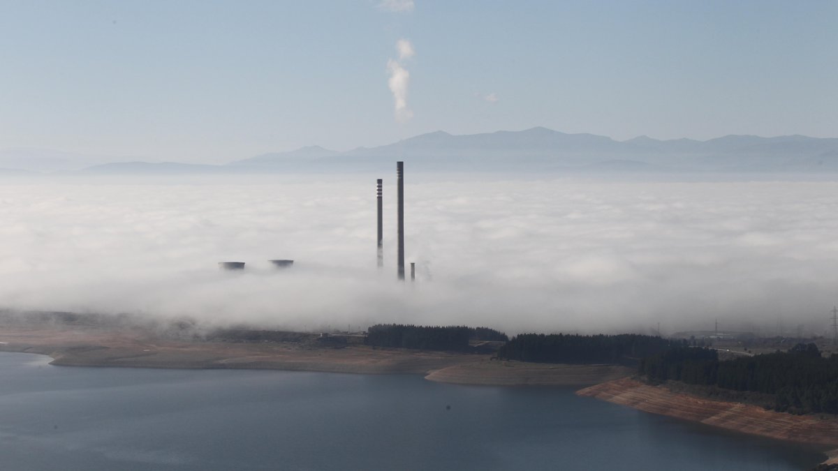 Recorrido fotográfico previo a la voladura de las dos torres de refrigeración y la chimenea del grupo tres de la térmica de Compostilla II en Cubillos del Sil, que Endesa volará este jueves 31 de agosto.