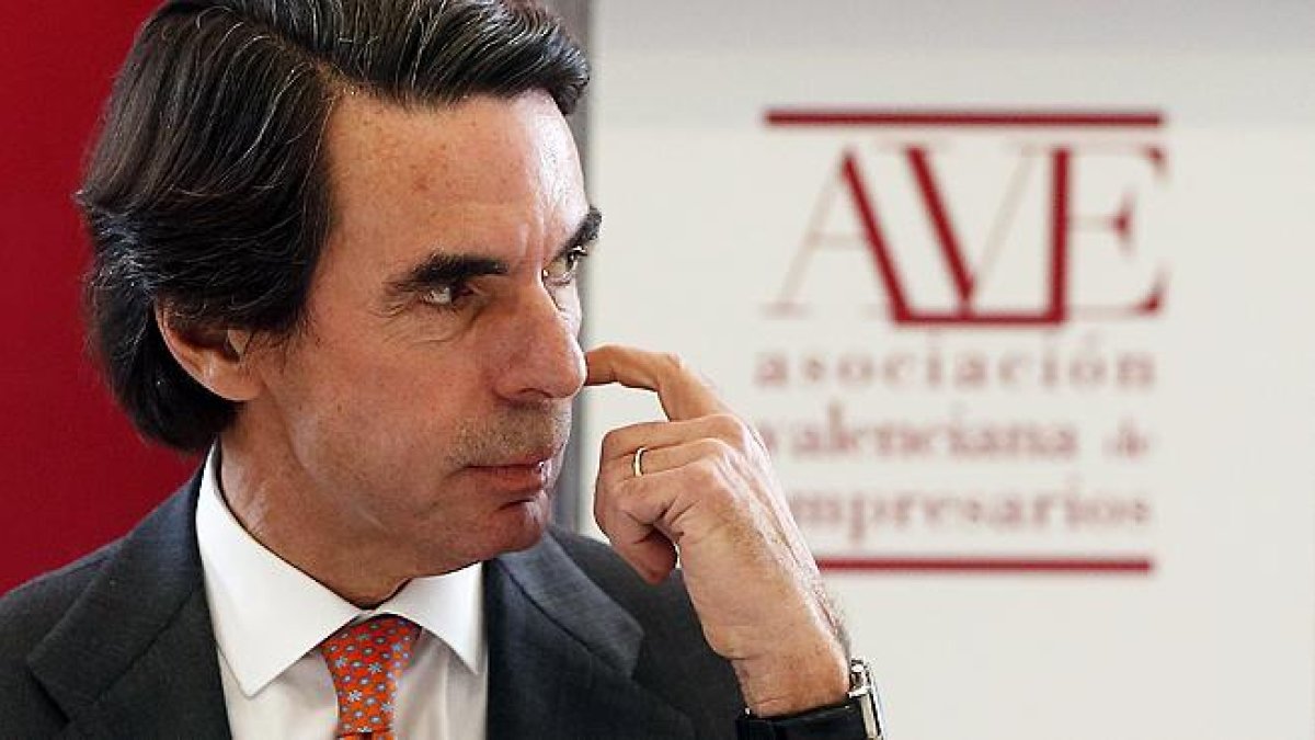 Aznar califica de 'incompleta' la ruta del gobierno para recuperar la economía.