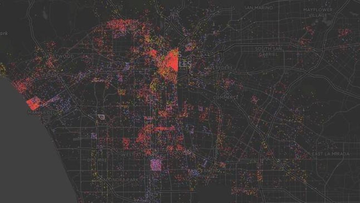 Este mapa interactivo muestra la ubicación de la población de personas sin hogar de Los Ángeles y muestra el dramático aumento de sintecho en la ciudad. En rojo se representa a las personas que viven en las calles, en verde, a aquellos que viven en tienda
