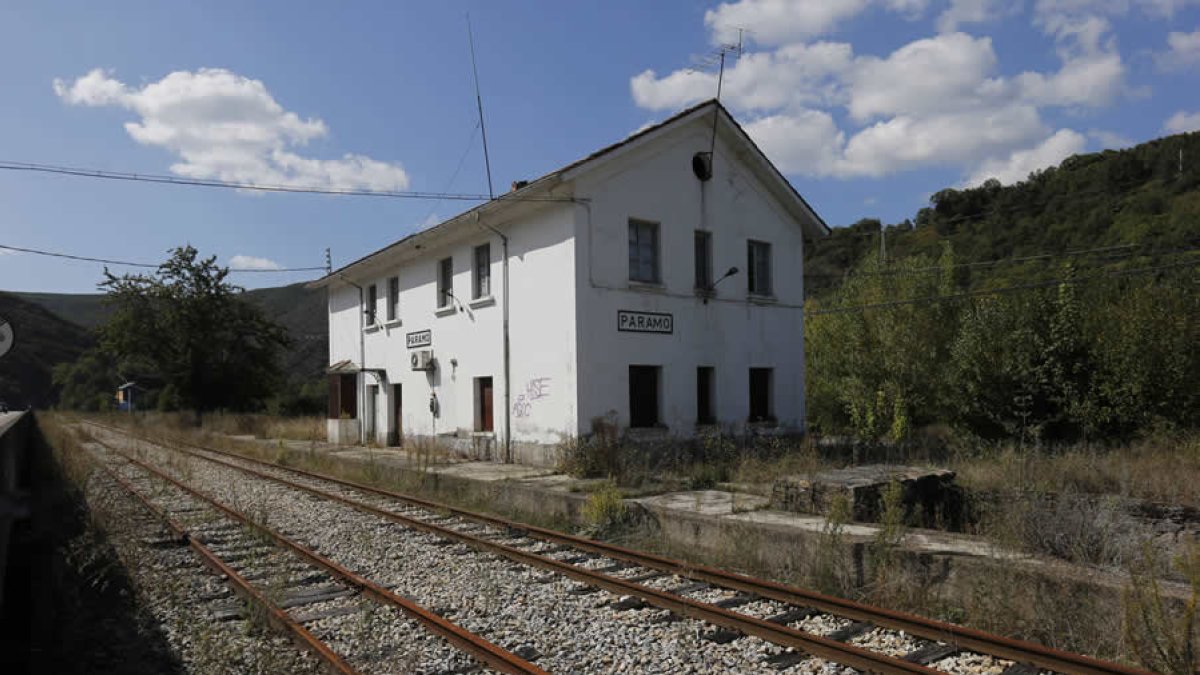 Antigua estación del ferrocarril Ponferrada-Villablino en Páramo del Sil
