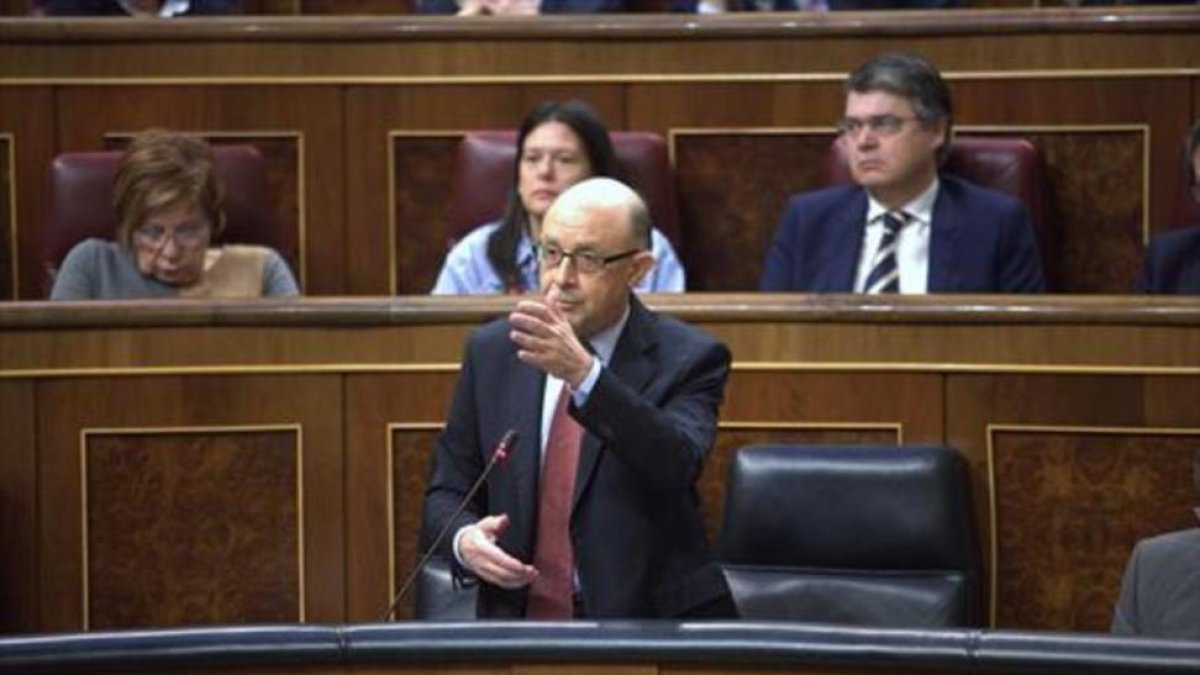 Cristóbal Montoro, en el pleno del Congreso de los Diputados.
