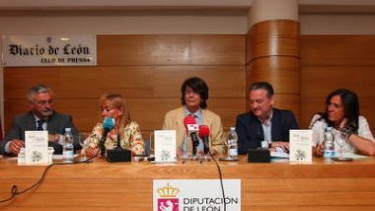 Santiago Sarmiento, Isabel Carrasco, Eduardo Aguirre, Alfredo Prada y Susana Vergara.