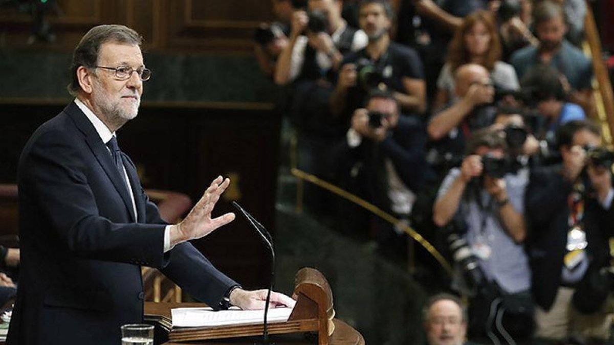 Mariano Rajoy: “No pido la luna, señorías, pido un Gobierno previsible”.