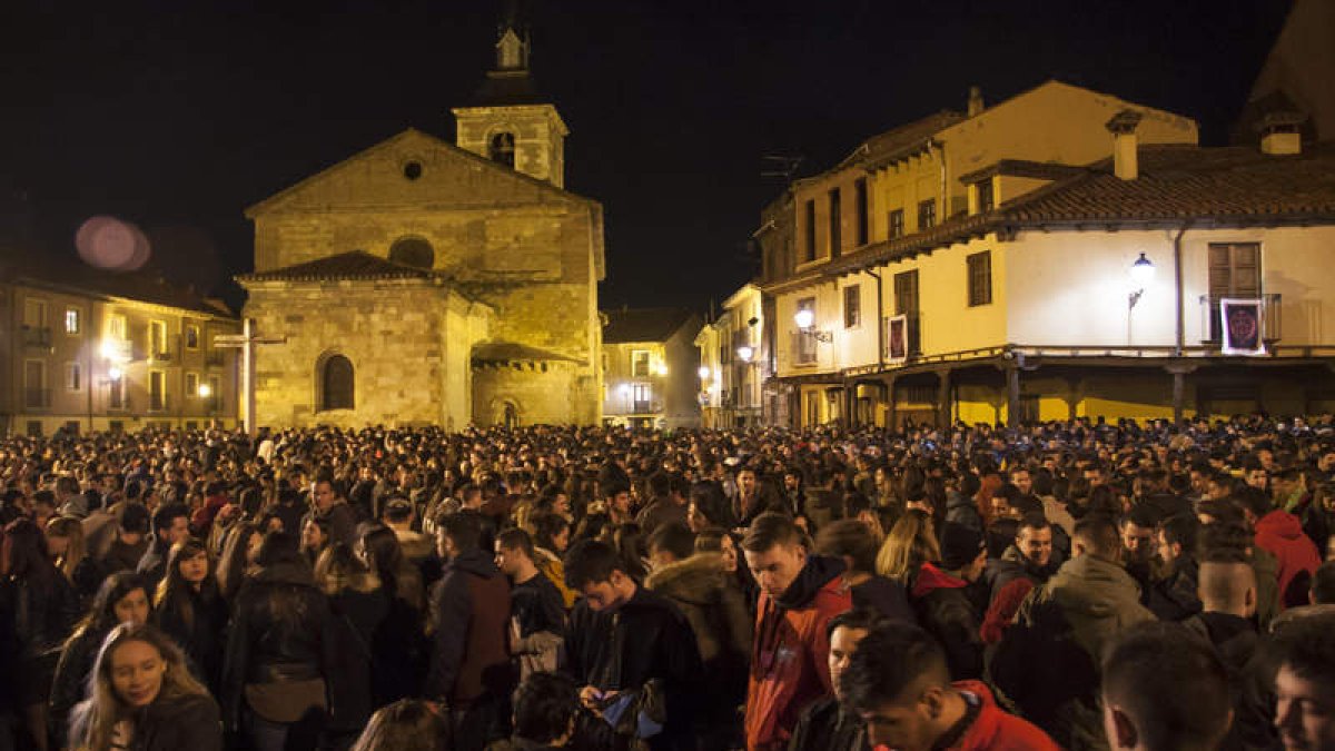 La celebración de la noche de Genarín del año pasado, uno de los actos que congrega a un mayor número de personas F. OTERO PERANDONES