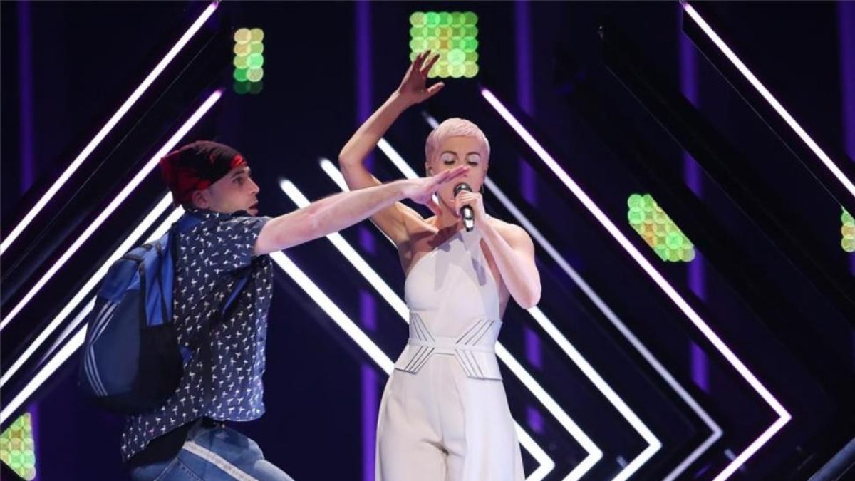 Dr ACactivism interrumpe a la cantante del Reino Unido SuRie en la gala de Eurovisión 2018.