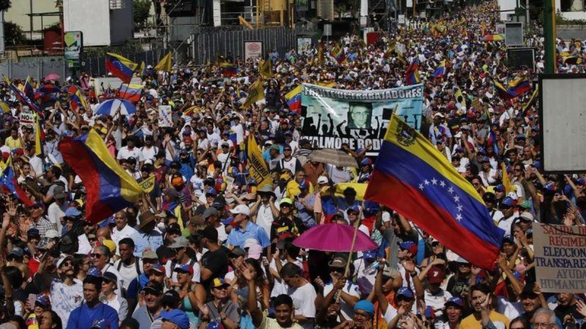 Manifestantes contra Maduro, este sábado en Caracas.