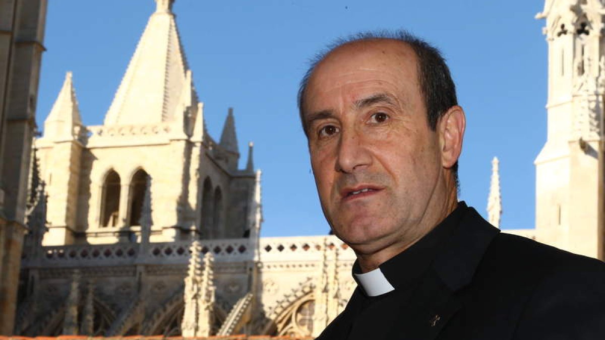 El vicario Jesús Fernández, en su despacho en el Obispado de León el mismo día en que se hizo público su nombramiento.