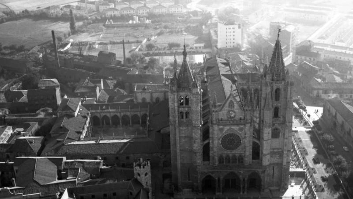 Vista aérea de la Catedral de 1962. M. MARTÍN