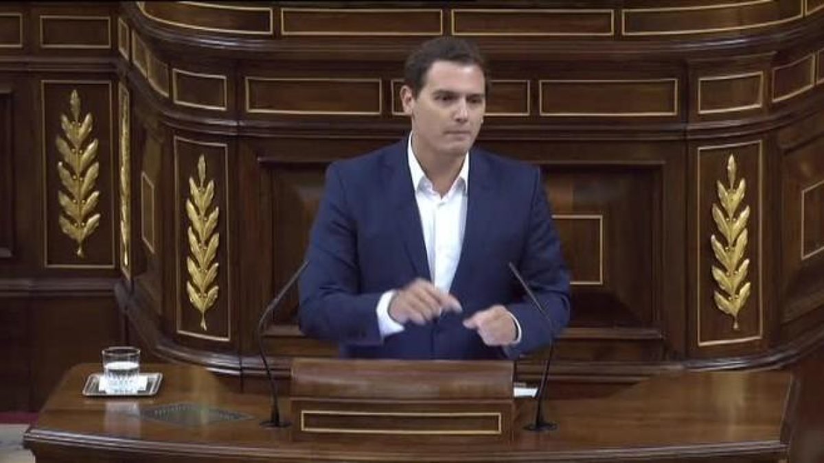 El líder de Ciudadanos ataca a Iglesias en su intervención.