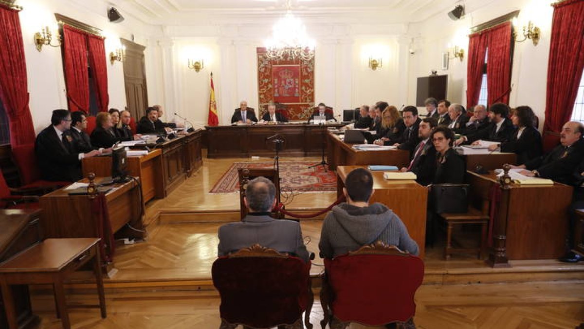 Imágenes del juicio contra La Mari, en la Audiencia  Provincial de León. RAMIRO