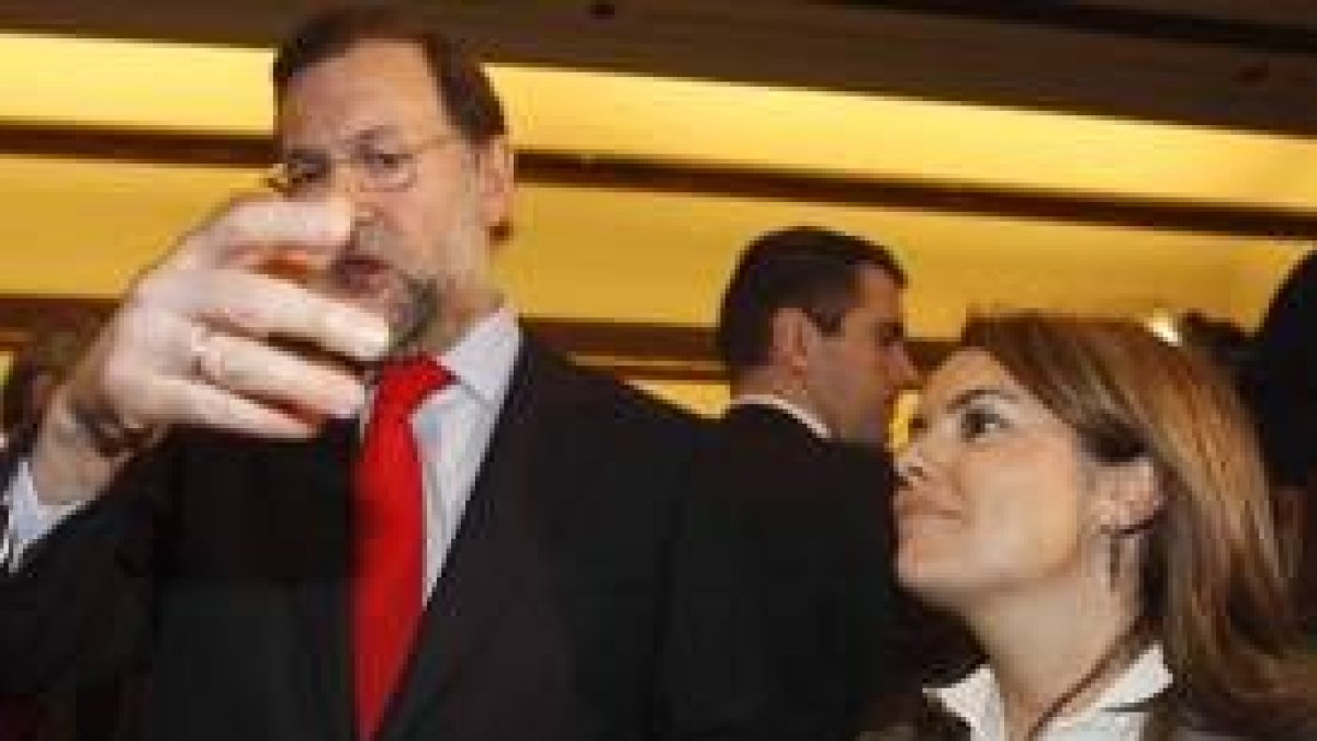 Rajoy destacó la «preparación, experiencia, empuje e ilusión de Sáenz de Santamaría
