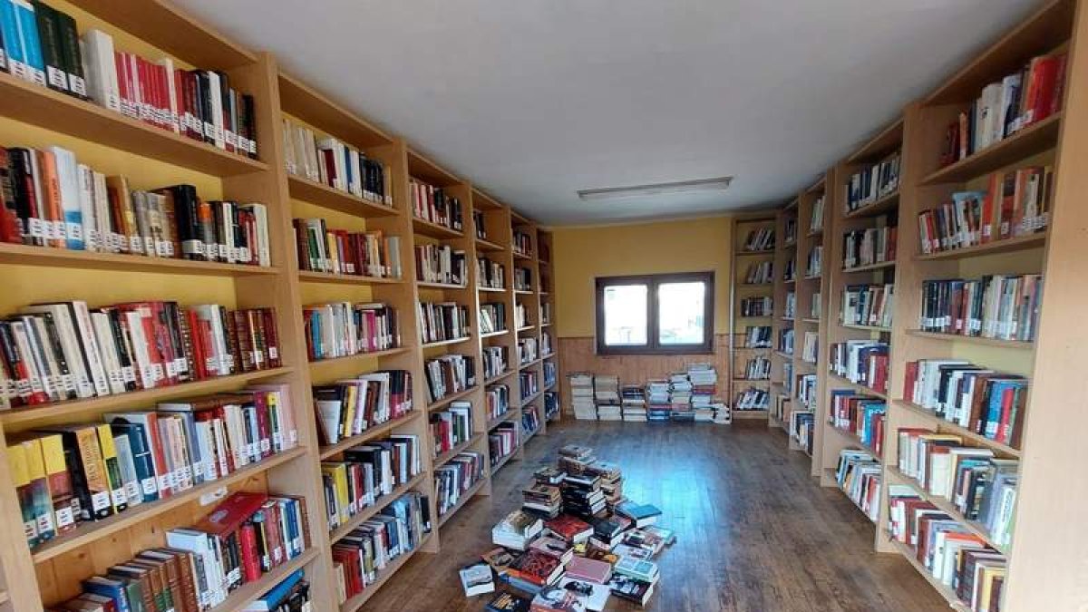 La biblioteca de Villamartín del Sil. DL