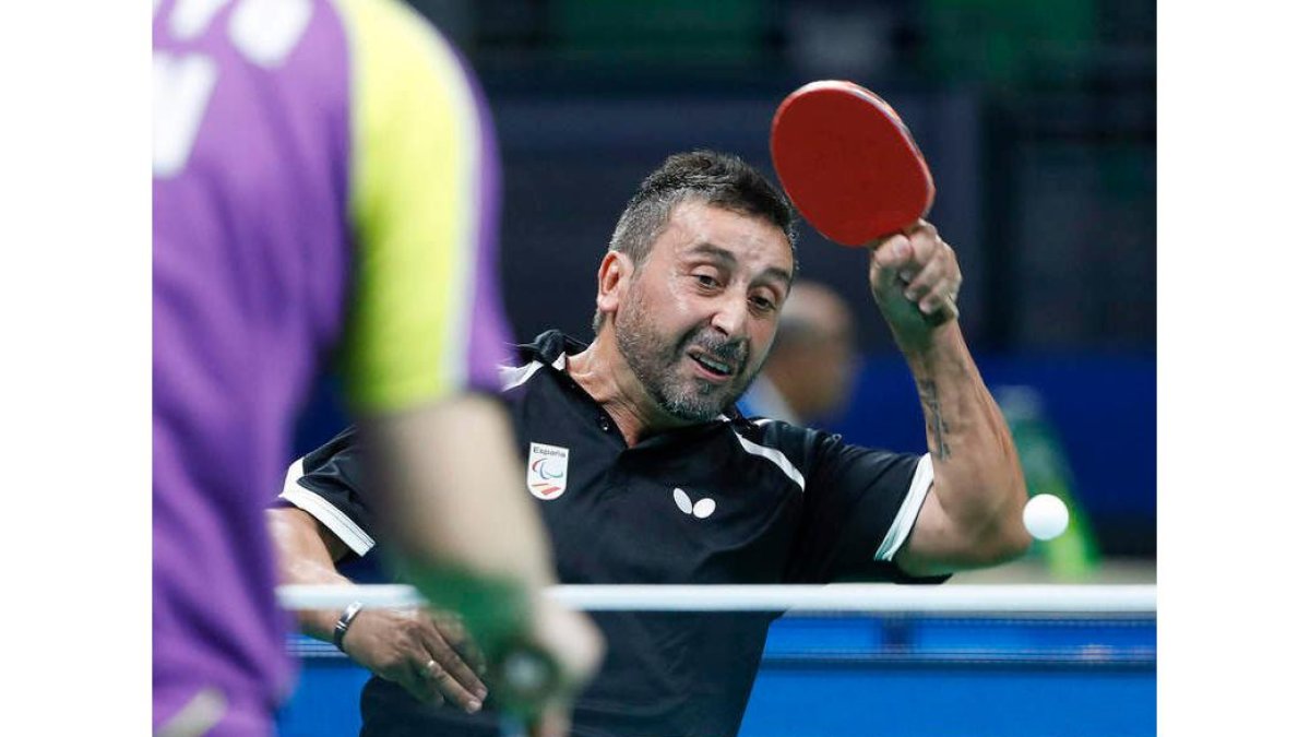 Juan Bautista Pérez disputará hoy la final de tenis de mesa por equipos en los Juegos Paralímpicos de Río. MIKAEL HELSING